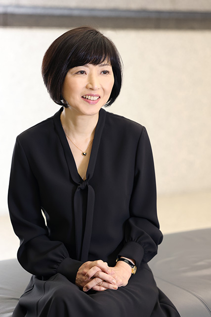 監修者の新井鷗子氏の写真